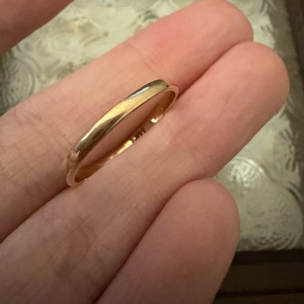 Solid 14kt yellow gold 2mm wedding band ring dainty stackable everyday size 8 - Picture 3 of 6